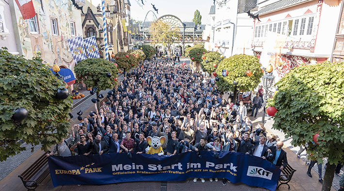 Foto der Erstsemester 2018 im Europa-Park